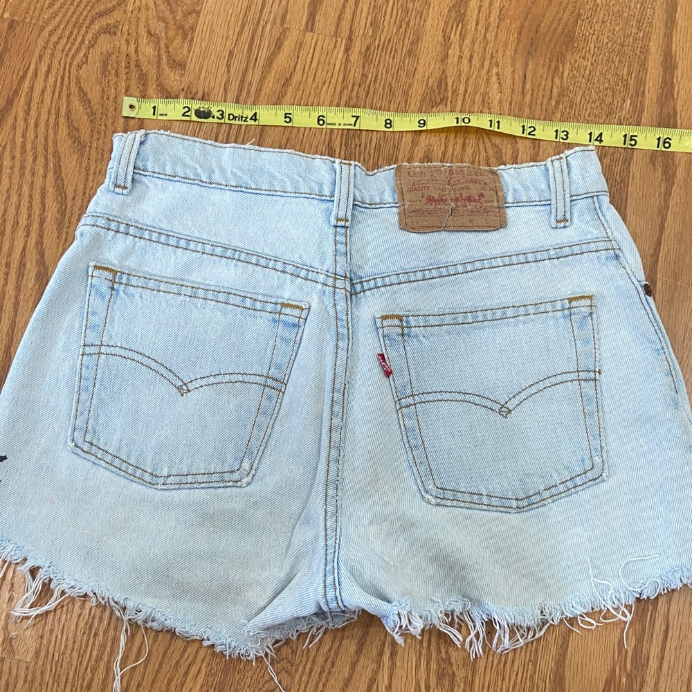 Levi’s ‘90s light Blue Denim Frayed Hem zip up shorts